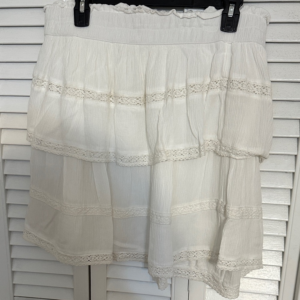Crown & Ivy White Tiered Mini Skirt